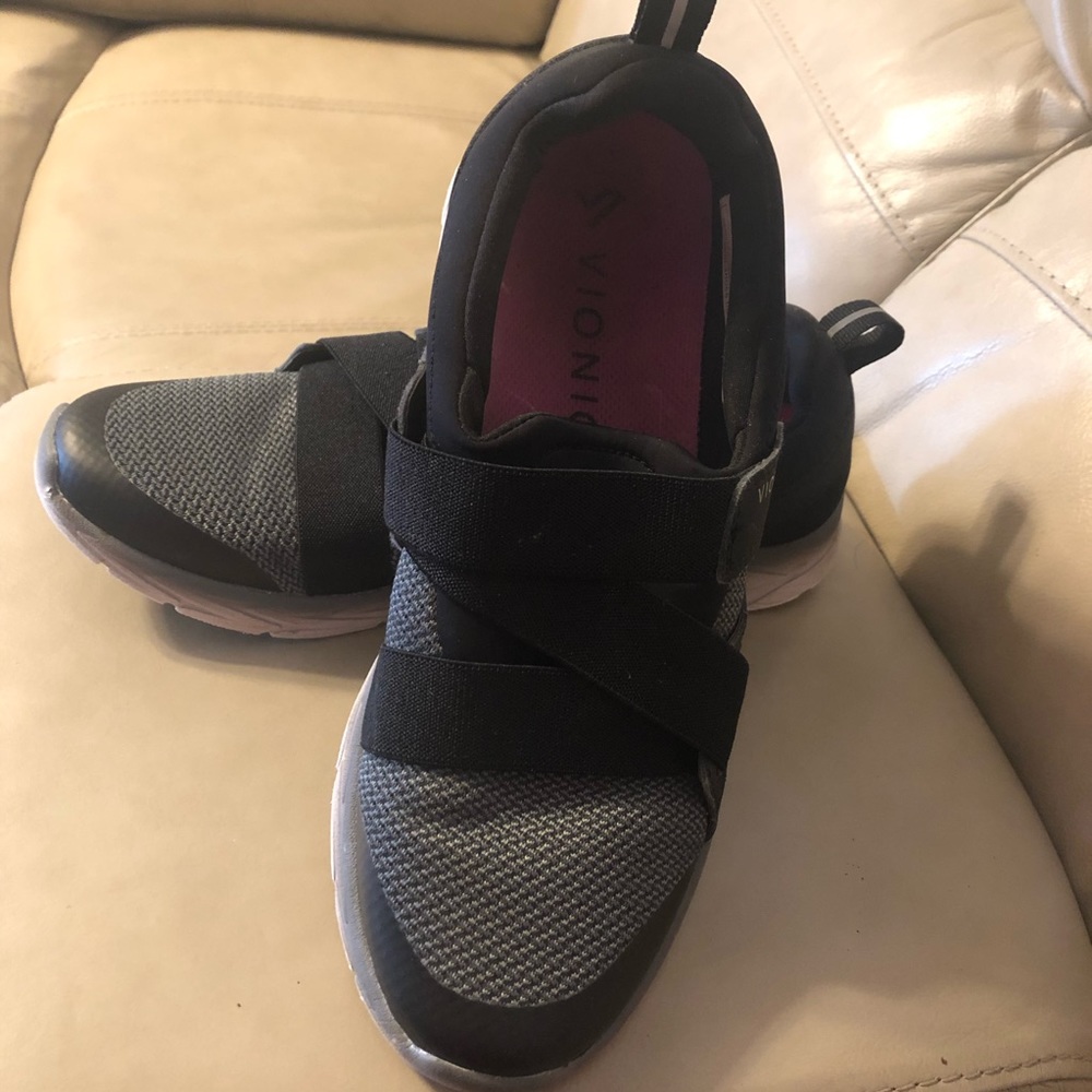 Vionic tennis shoes. Size 8